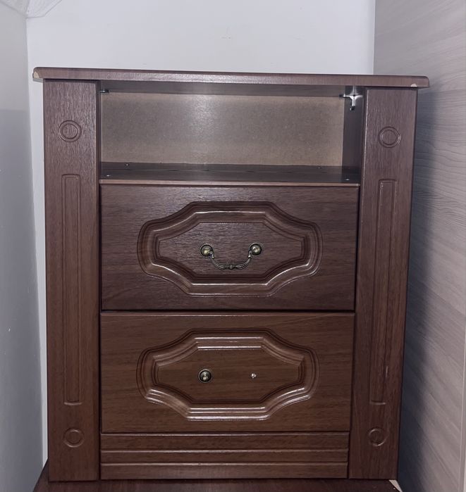 Тумба с выдвижными полками