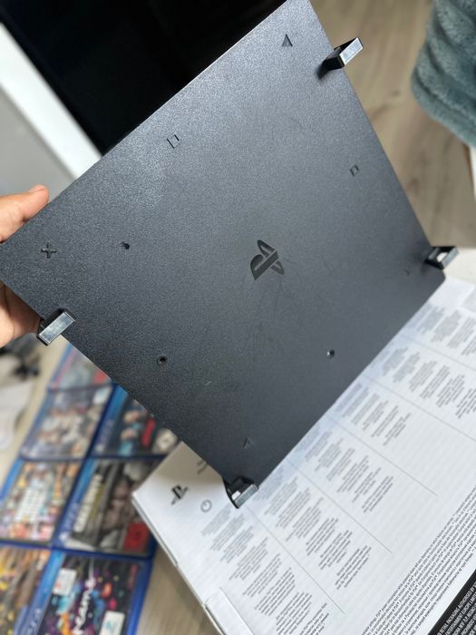 Продава се Playstation 4PRO 1TB във отлично състояние