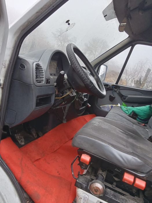 Vând sprinter 213