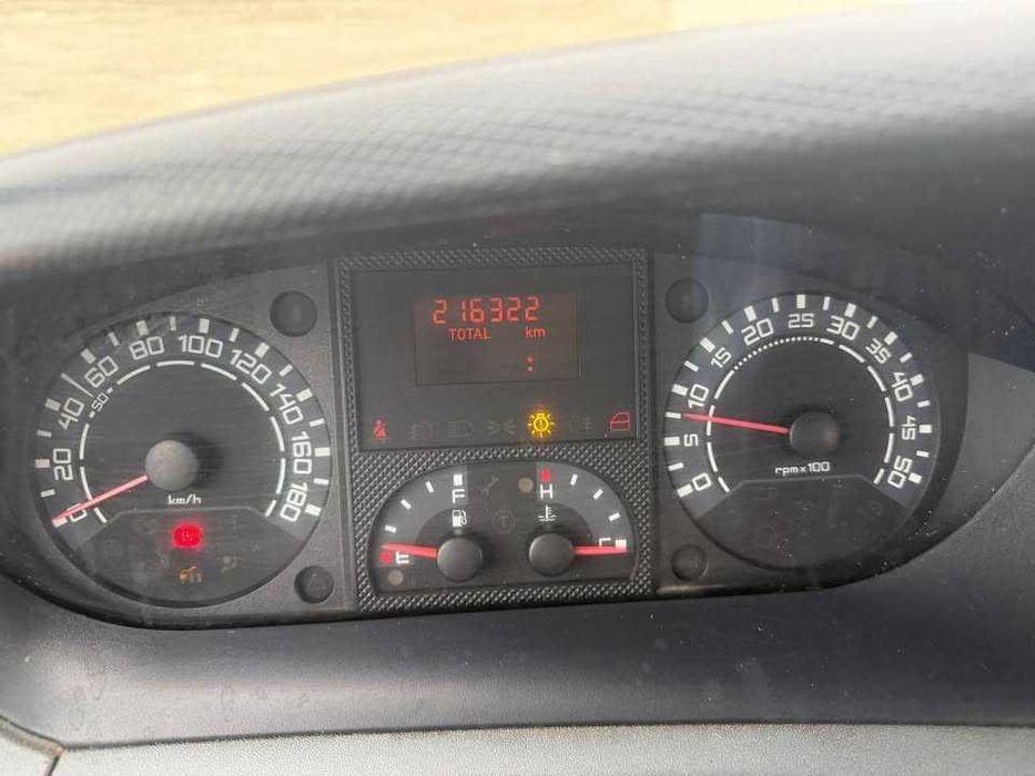 Iveco Daily 35c12 basculabil pe trei părți pe cutie