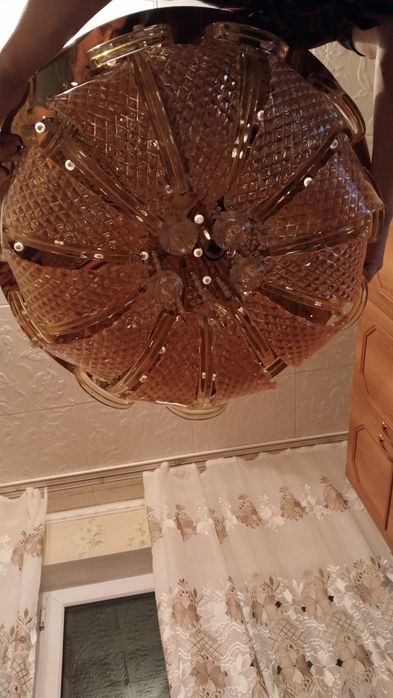 Продам люстру с любовью и от доброго сердца.