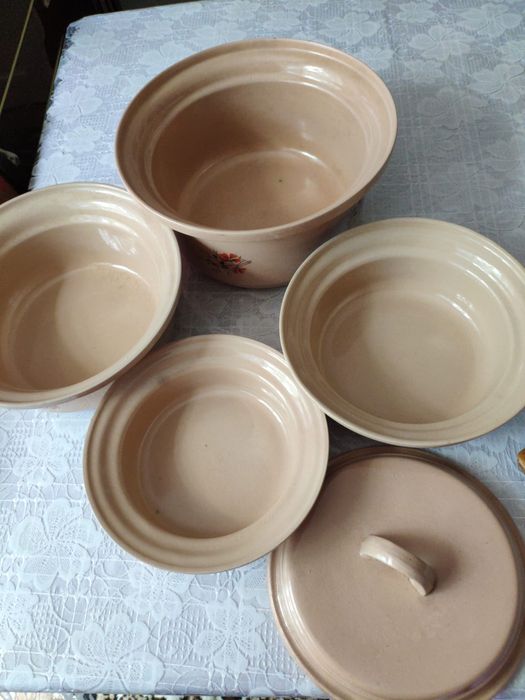 Set 4 castroane bej/crem cu capac