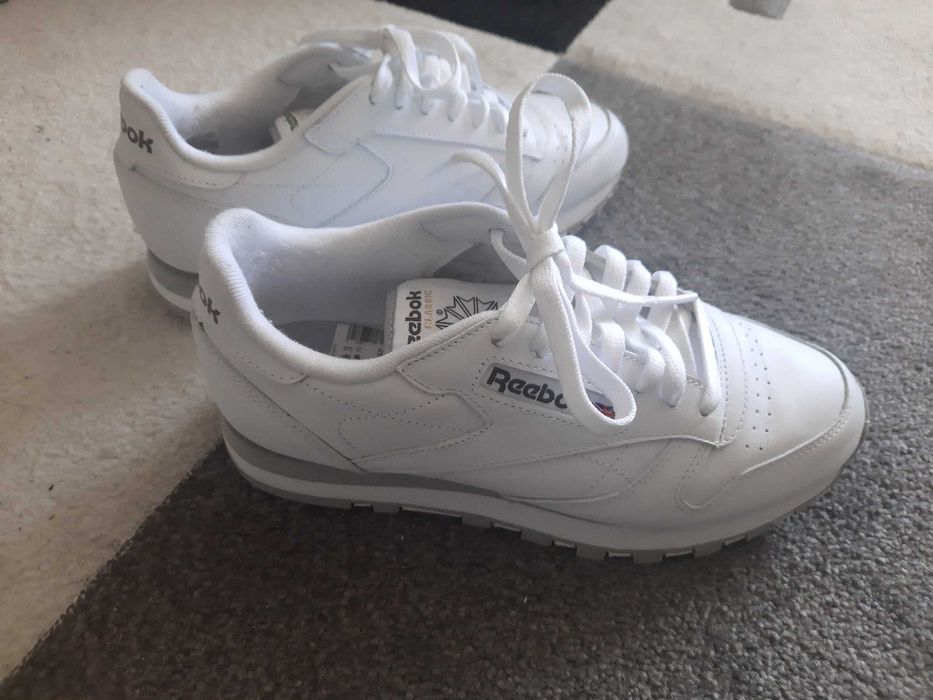 бели маратонки кожа