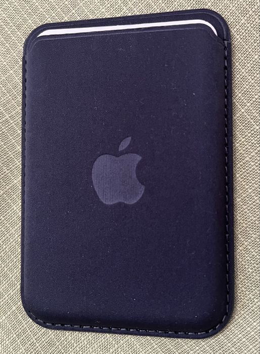 Vând portcard apple magnetic