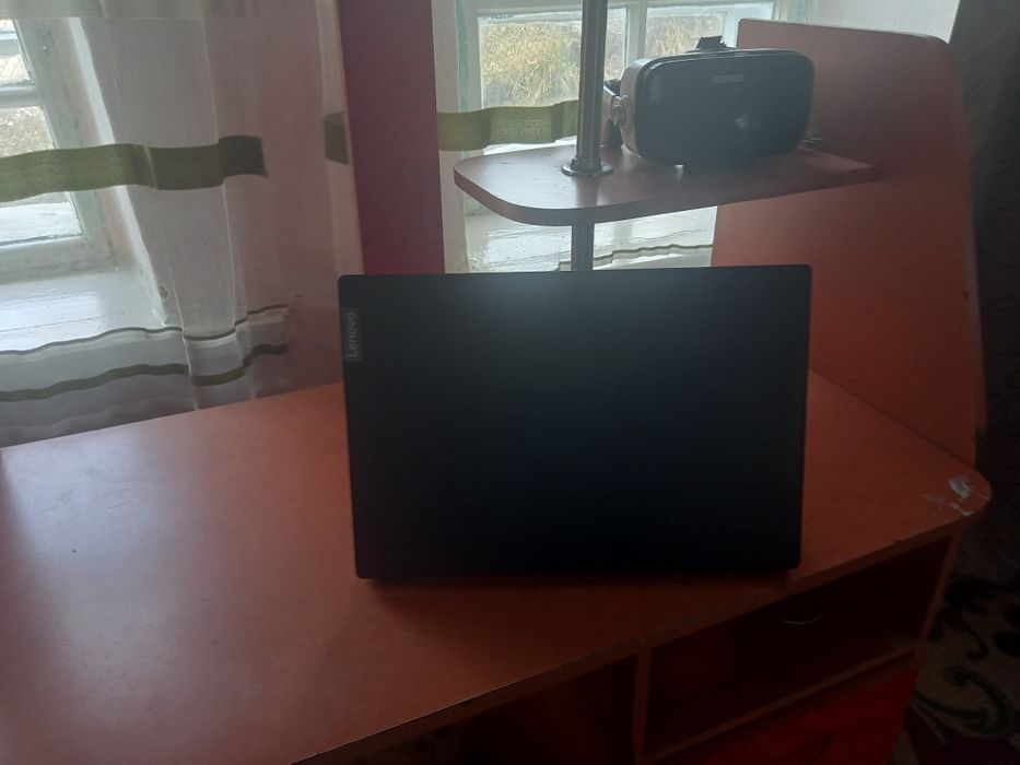 Продам ноутбук в хорошем состаяние