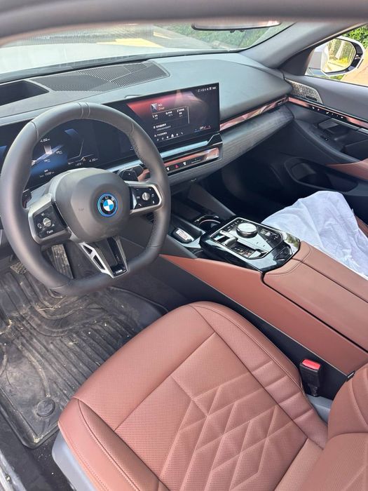 BMW i5 50L Премиум электрокар 25-26г
