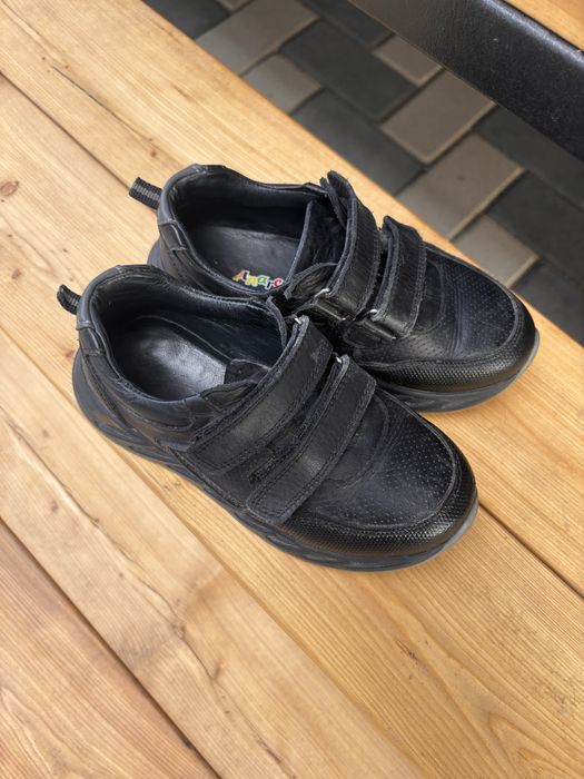 Кожаные детские кроссовки