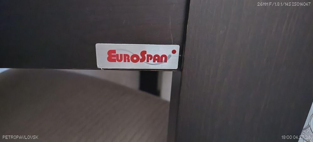 Стол для гостиной со стульями