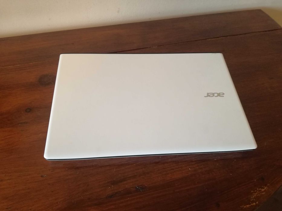Продавам Acer Aspire E15 E5-575G-37YW НА ЧАСТИ