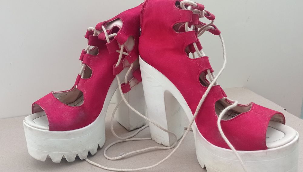 Обувки 39 номер носени  четири чифта