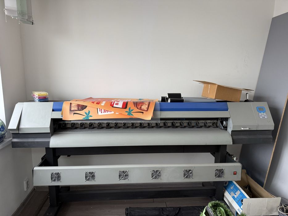 Продам широкоформатный принтер Bossron