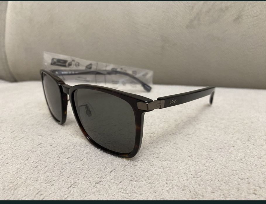 Ochelari de soare Hugo Boss (neutilizati)