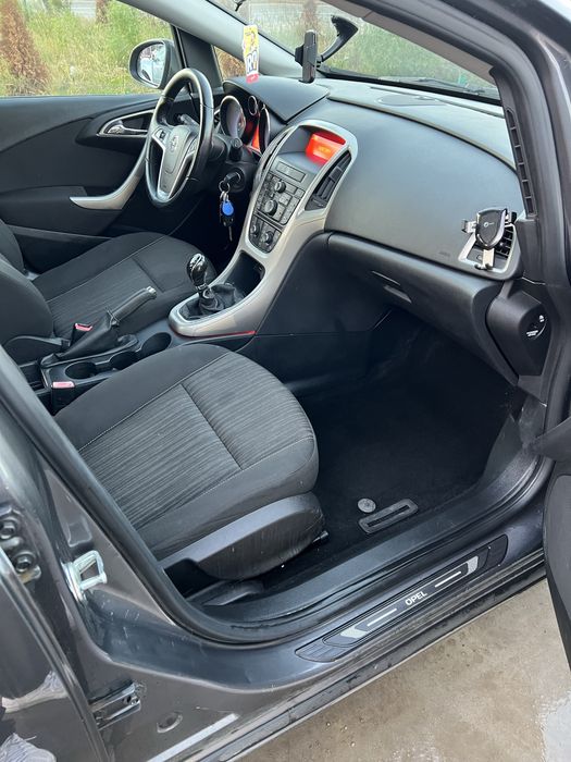 Opel  Astra J An 2012