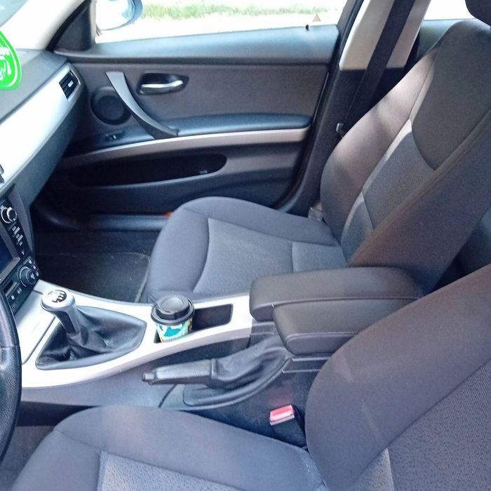 Кола  BMW 320i. ..