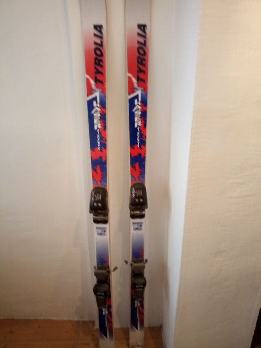 Vând schiuri  cu legături pt adulti TYROLIA Mega Laser