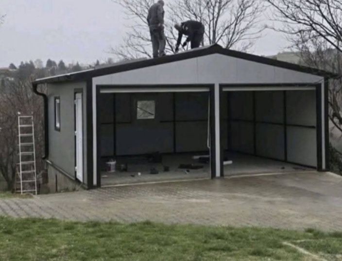 Garaje auto pe structura metalica învelite cu panouri Sandwich