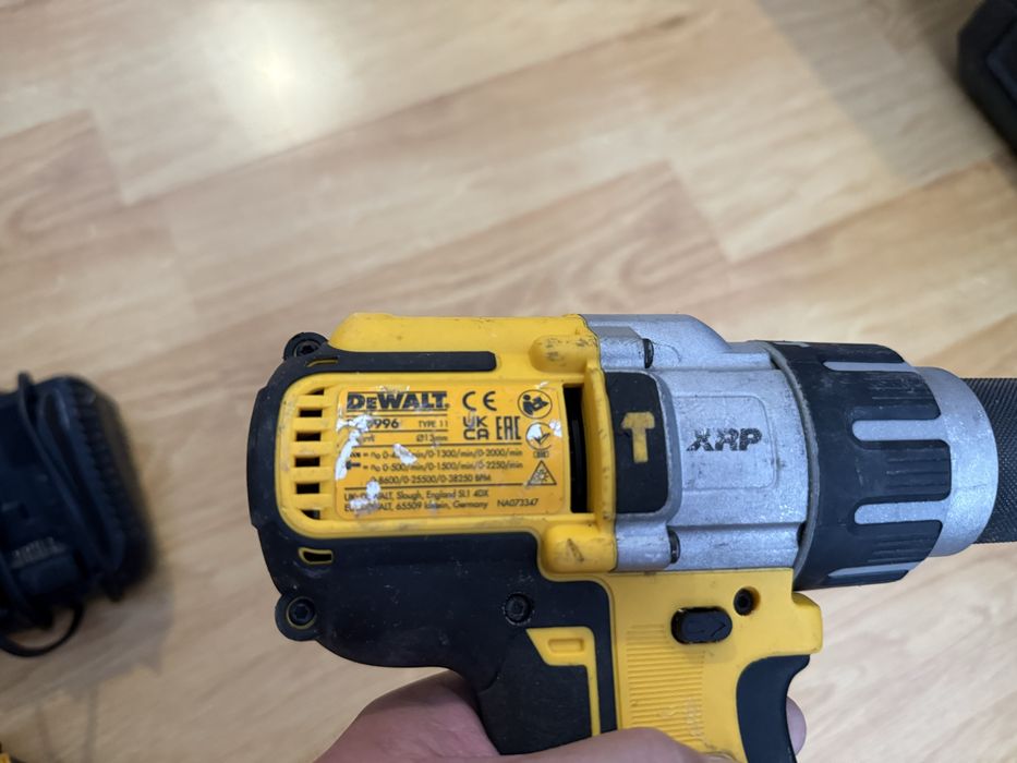 Винтоверт Dewalt DCD996