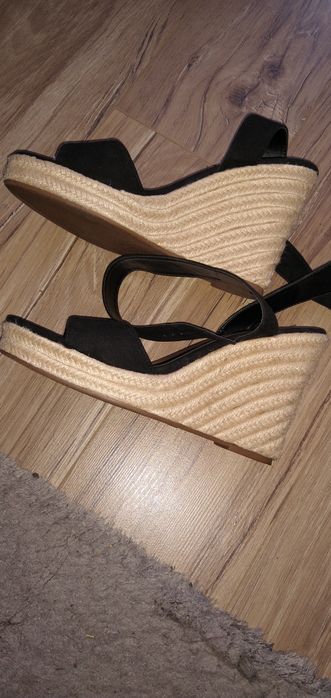 Sandale cu platforma