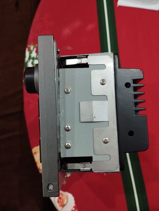 Продавам мултимедия за Опел