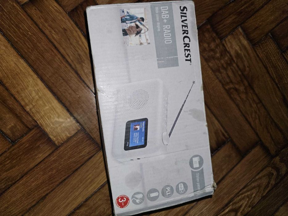 Vând radio cu display color!