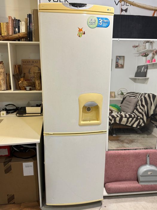Рабочий холодильник LG
