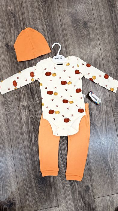 Продам комплект на 9-12 мес