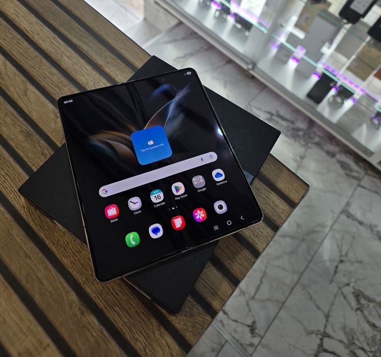Galaxy Z Fold 4 5G 256GB. (  ECRANUL MIC NU MERGE ) )