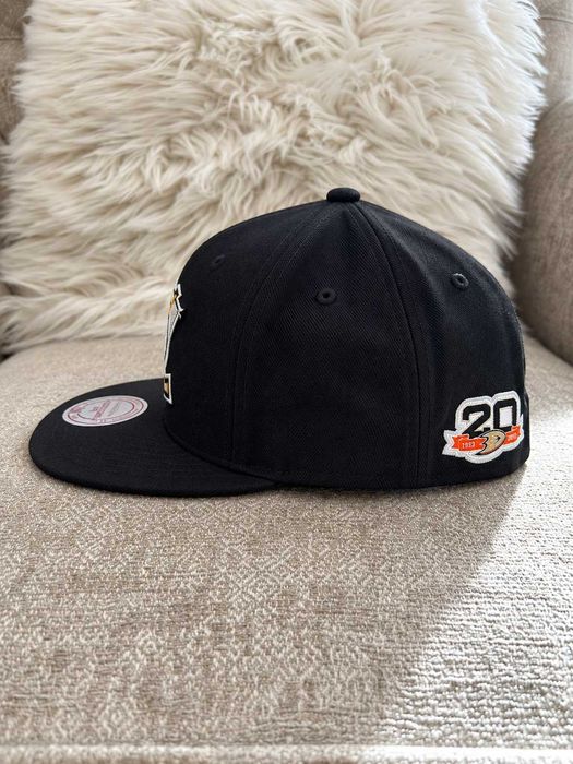 Șapcă Mitchell & Ness Anaheim Ducks – Snapback reglabilă – neagră – NHL 20th Anniversary