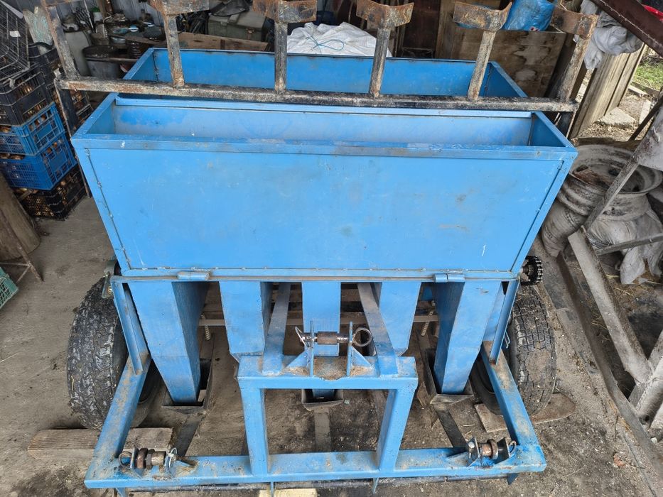 Arpagic semanatoa cu fertilizator