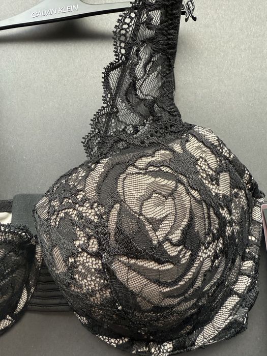 Луксозен сутиен Calvin Klein /70Е/