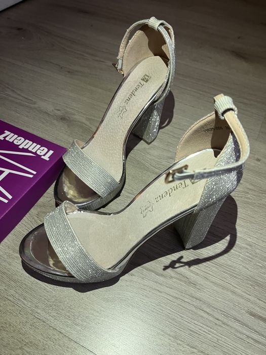 Два чифта сандали tendenz