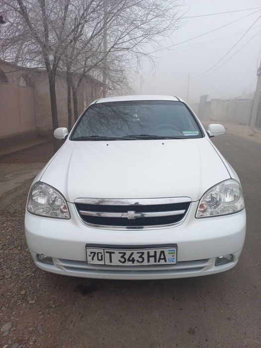 2011 yilda ishlab chiqarilgan lacetti 1.8 matorli avtomashina sotiladi