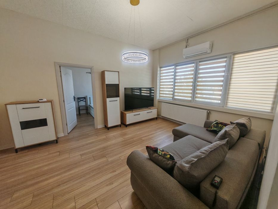 Inchiriez apartament 3 camere central