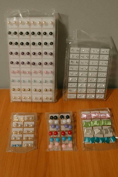 Обици за всеки стил – комплект от различни модели