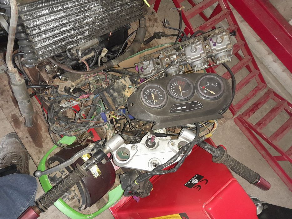 Vând suzuki gsxf 600 pentru piese 1500 lei negociabil