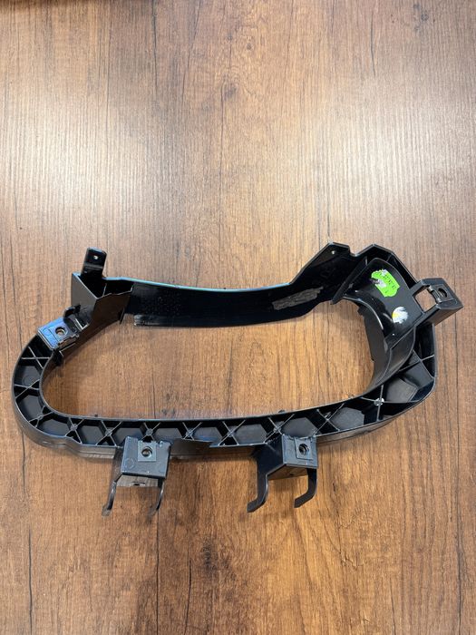 Държач накрайник ауспус Ауди А8 десен