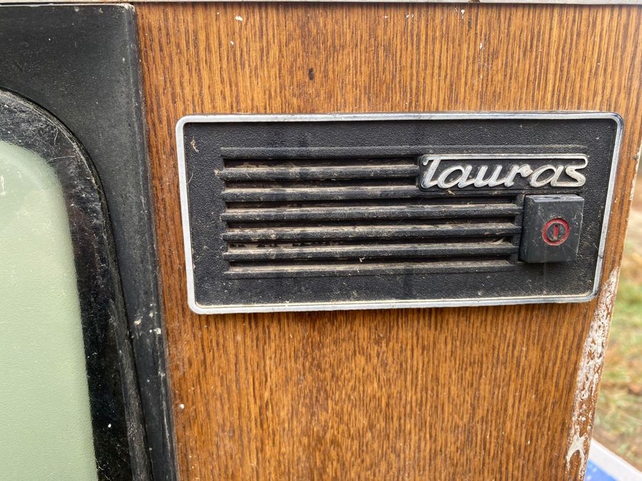 Телевизор старый