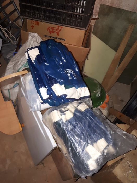 Продам перчатки прорезиненные.