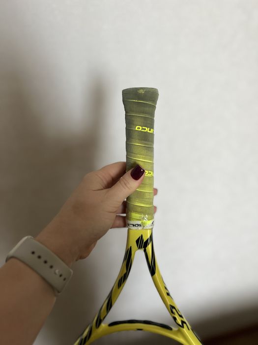 Теннисная ракетка