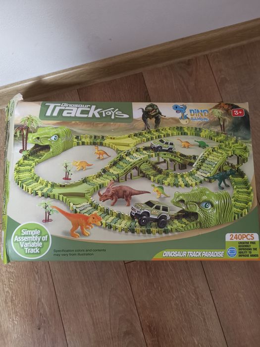 Set de joacă Dino Park cu pistă de curse flexibilă, mașinuțe și dinozauri