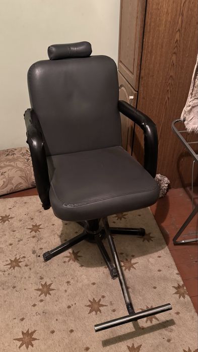 kreslo sotilada margilonda