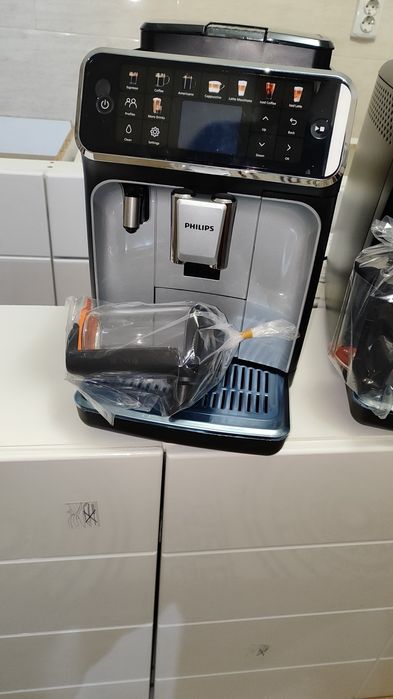 Espressor automat Philips seria 5500 latteGo 20 băuturi