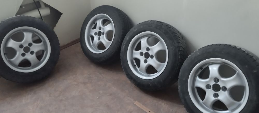 Продам диски с резиной. Диаметр 15