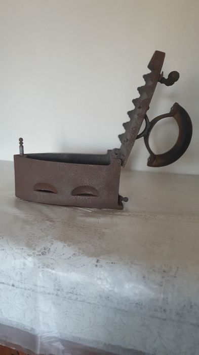 Vand fier de călcat vechi