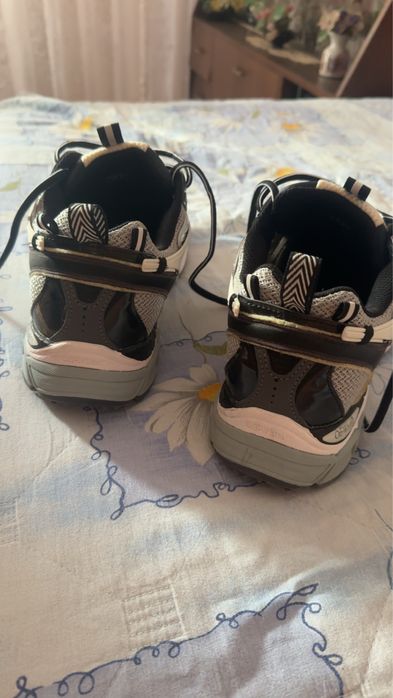 OFF WHITE Be Right Back