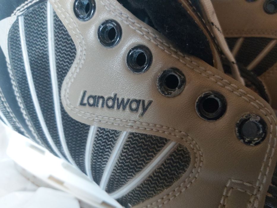 Срочно продам обувь,коньки