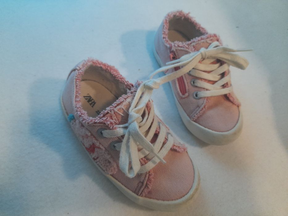 Пантофи за детска градина за момиченце 23 - 24 номер и зимни ботуши