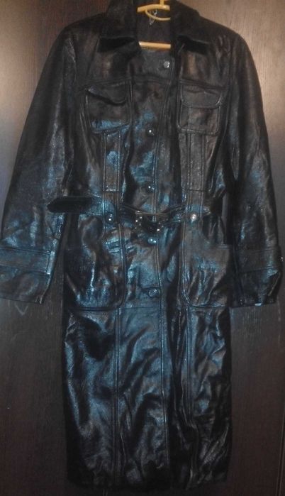 Плащ сюртук из натуральной лакированной кожи. Б/У. Турция. Размер 48.