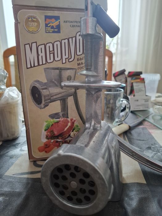 Продаю мясорубку ручную