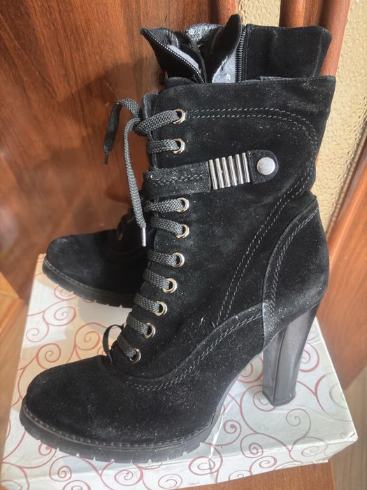 Продам полуботинки замшевые